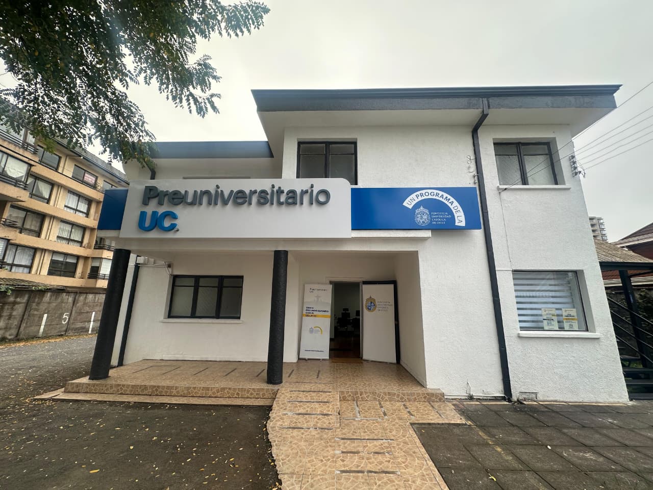 fachada preuniversitario uc temuco dia nublado