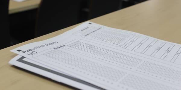 Preuniversitario UC ofrecerá más de 2.000 becas para su programa anual 2026