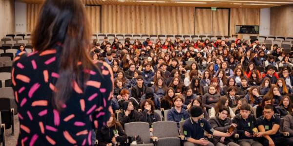 Más de 400 estudiantes vivieron el Encuentro de Alianzas de Preuniversitario UC 2025 en Campus San Joaquín